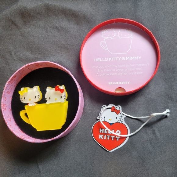 Erstwilder Hello Kitty and Mimmy Acrylic Brooch - Picture 3 of 5